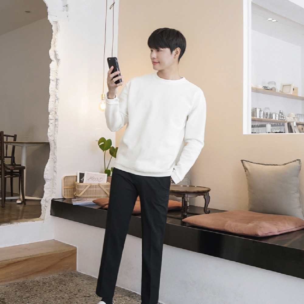 JOGUNSHOP’s Nesty Button PK Crewneck